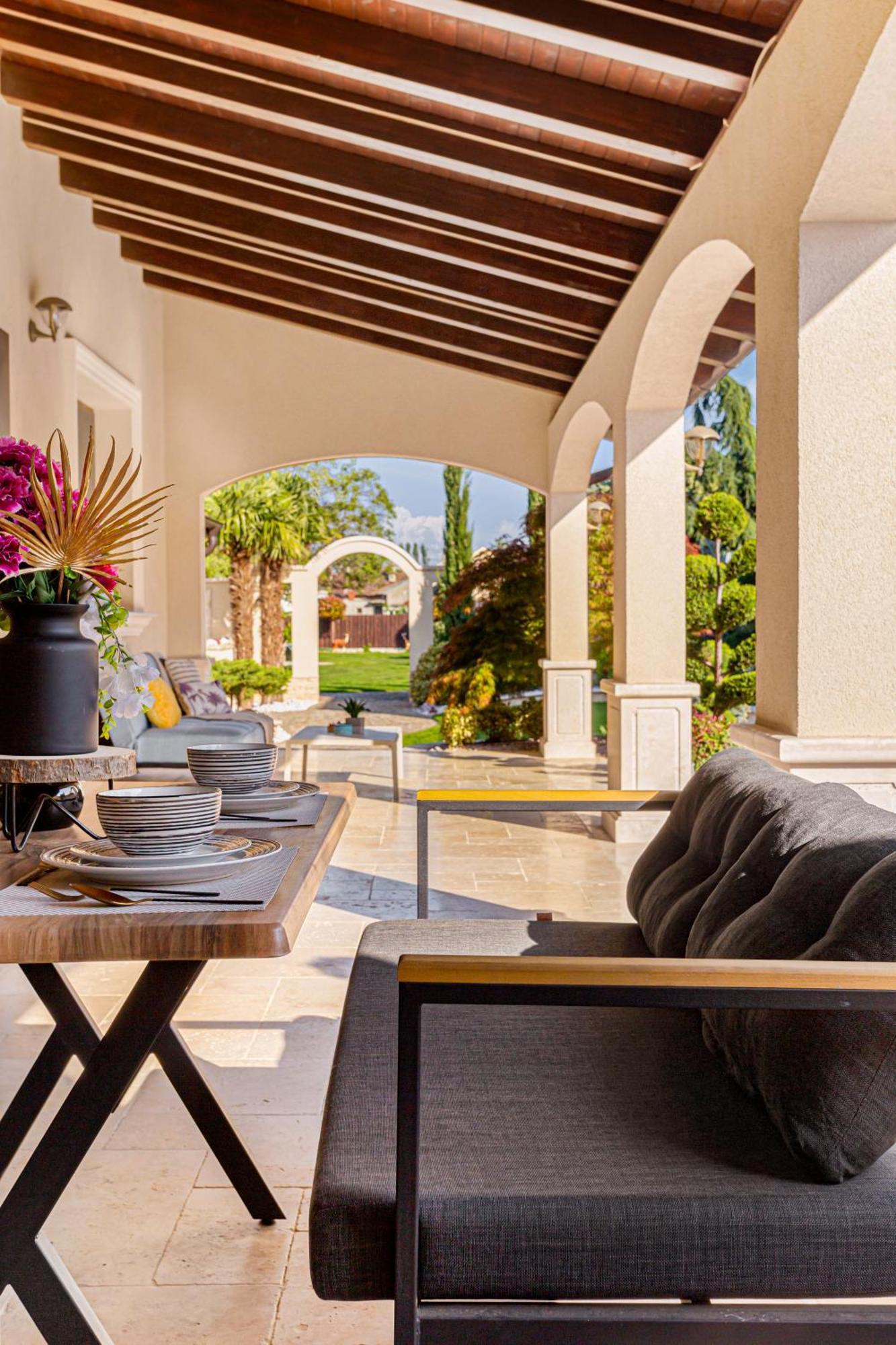 Sika Palladium Garden & Spa Central Apartment Arad Exterior photo